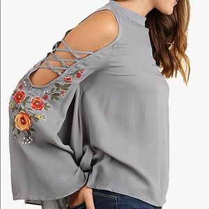 Umgee floral embroidered bell sleeve top cut outs size small NWT